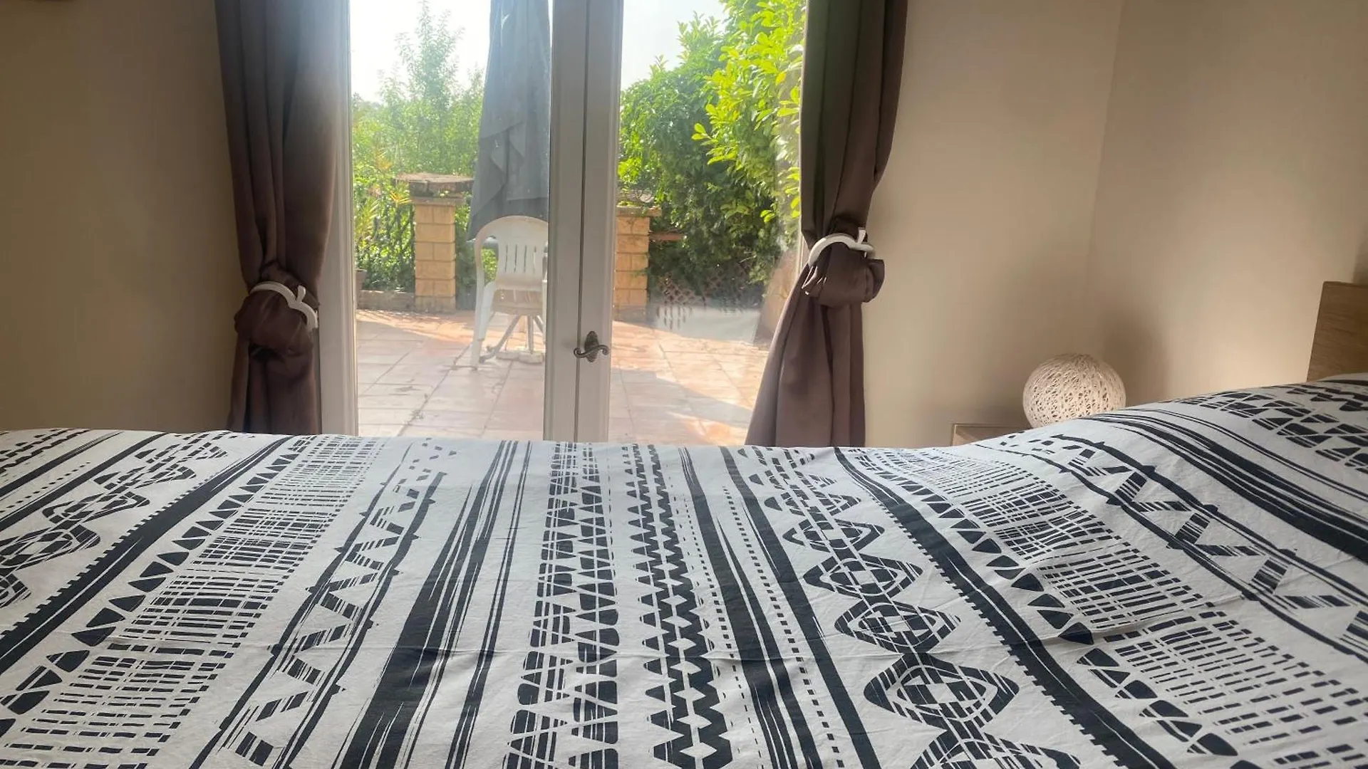 Δωμάτια σε οικογενειακή κατοικία Chambre, Terrasse , Salle De Bains Toilettes Prive Valensole
