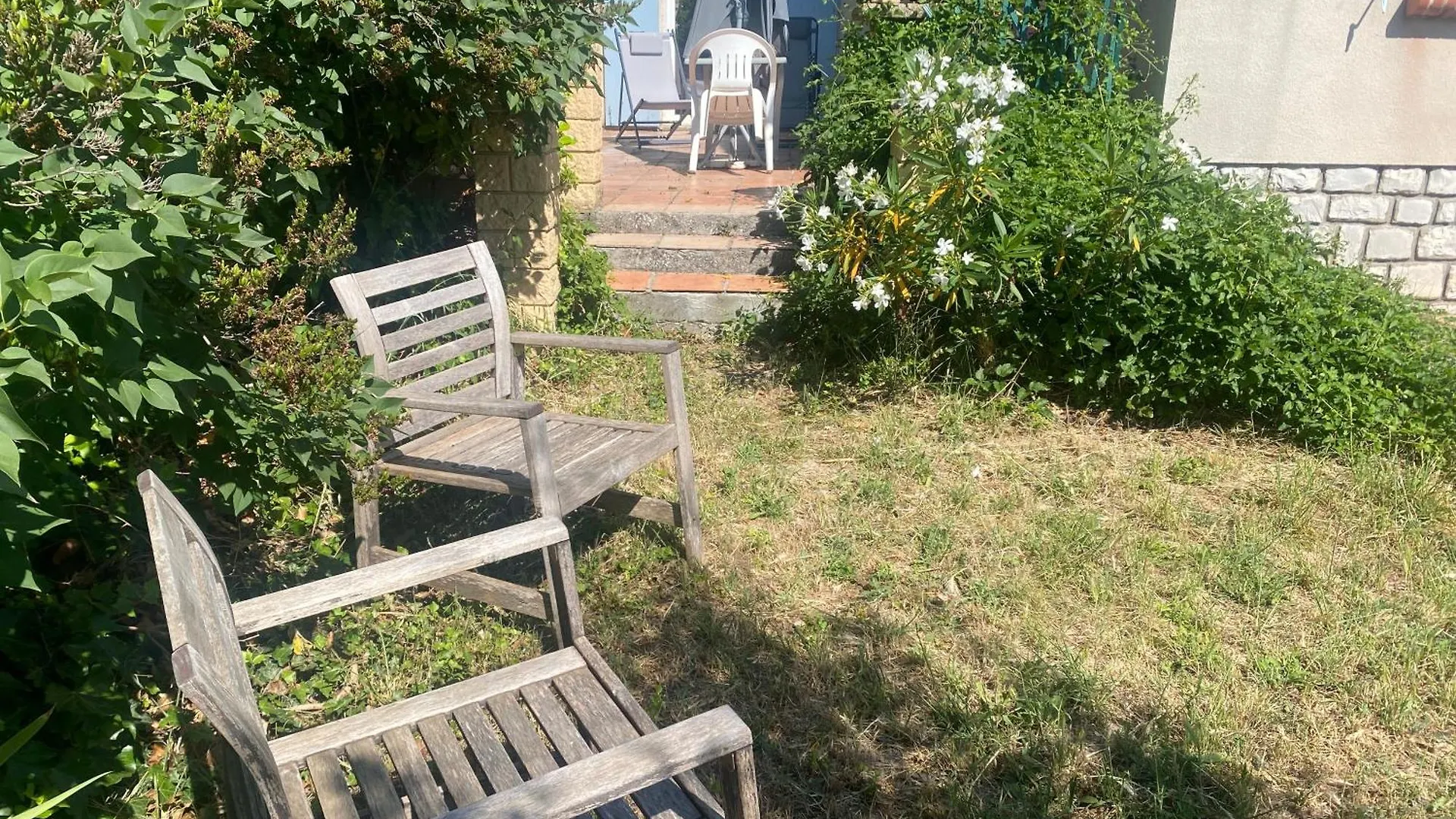 Δωμάτια σε οικογενειακή κατοικία Chambre, Terrasse , Salle De Bains Toilettes Prive Valensole